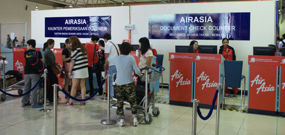 去櫃位Check-in，AirAsia將收你$30