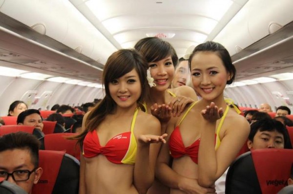 飛機上舉行比堅尼Show，航空公司被罰HK$7,445！