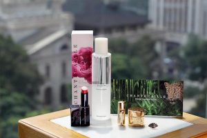 Mandarin-Oriental-Hong-Kong-Chantecaille-Into-the-Wild-Exhibition-and-Staycation-Package-Gift