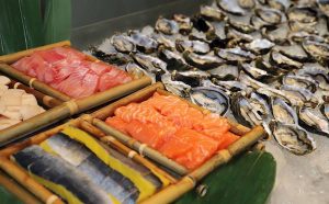 Lunch-Buffet_oyster-sashimi